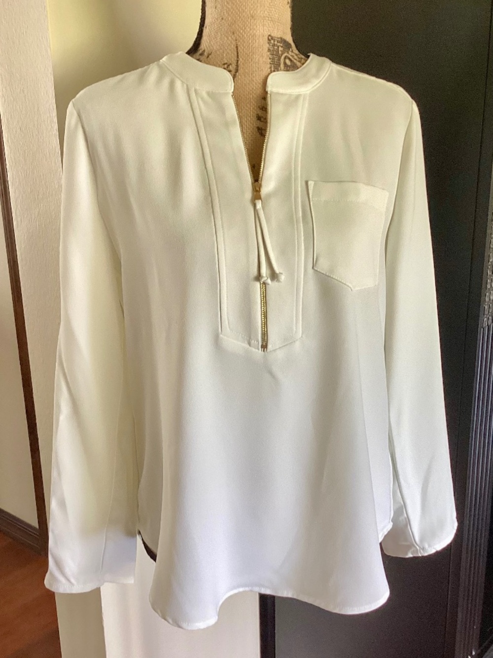 Trina Turk Kairo Blouse Ivory & Gold Tone Front Zipper Accent Long Sleeve Sz M